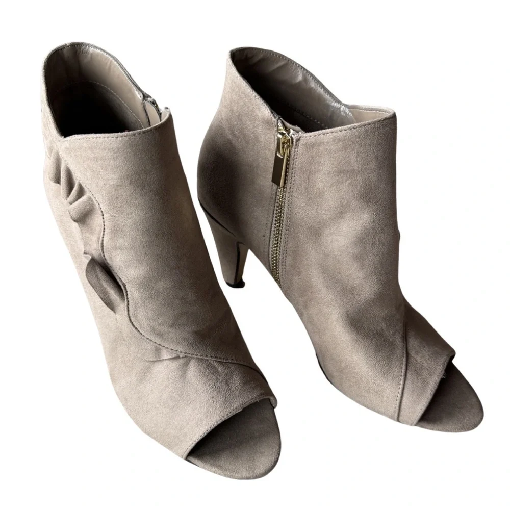 Bella Vita Tan Suede Like Ankle Booties Side Zipper Side Ruffle 8.5W Beige boho